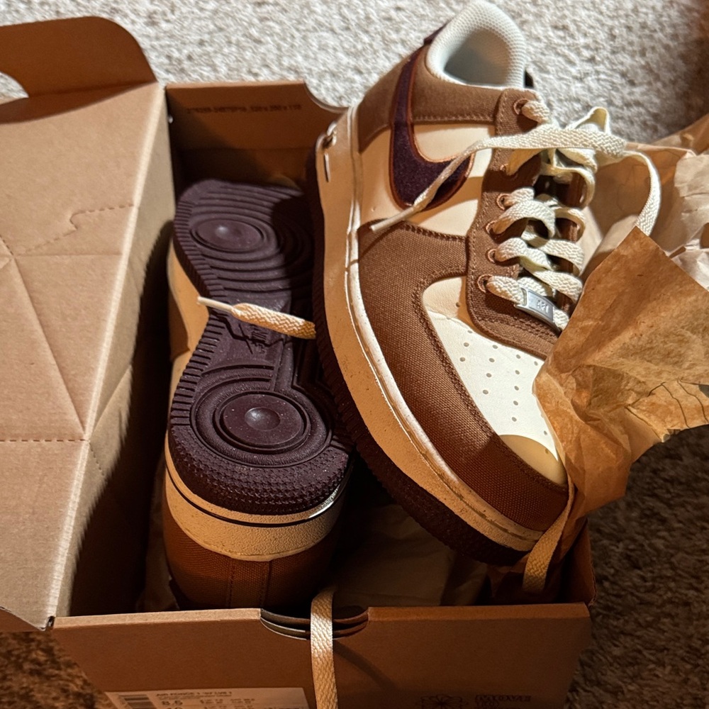 Nike Men's Tan, Cream, and Burgundy Air Force 1 07 Sneakers - Picture 1 of 7